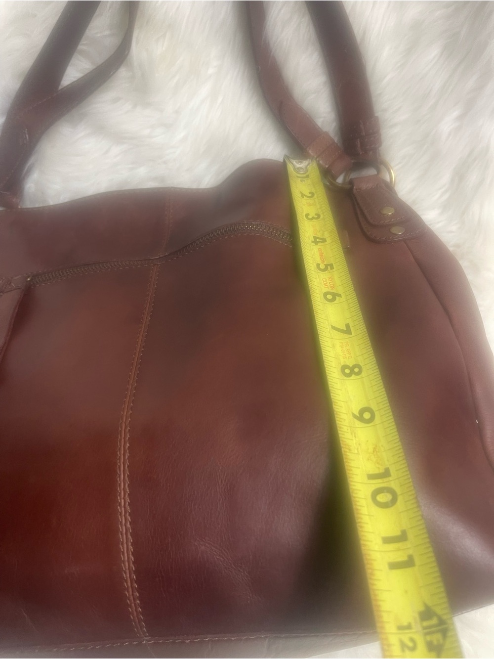 Bolo Leather Brown Medium Shoulder Bag gold tone hardwares. - Picture 7 of 14